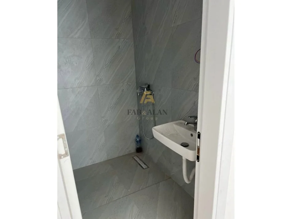 Tirane, jepet me qera apartament 2+1+2+Garazh Kati 2, 600 € (Yzberisht, Bulevardi Migjeni)