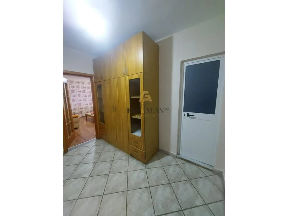 Tirane, jepet me qera apartament 2+1 Kati 2, 450 € (Oxhaku)
