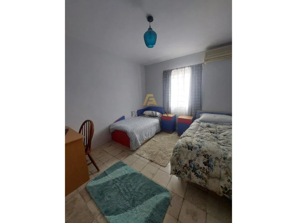 Tirane, jepet me qera apartament 2+1 Kati 2, 450 € (Oxhaku)