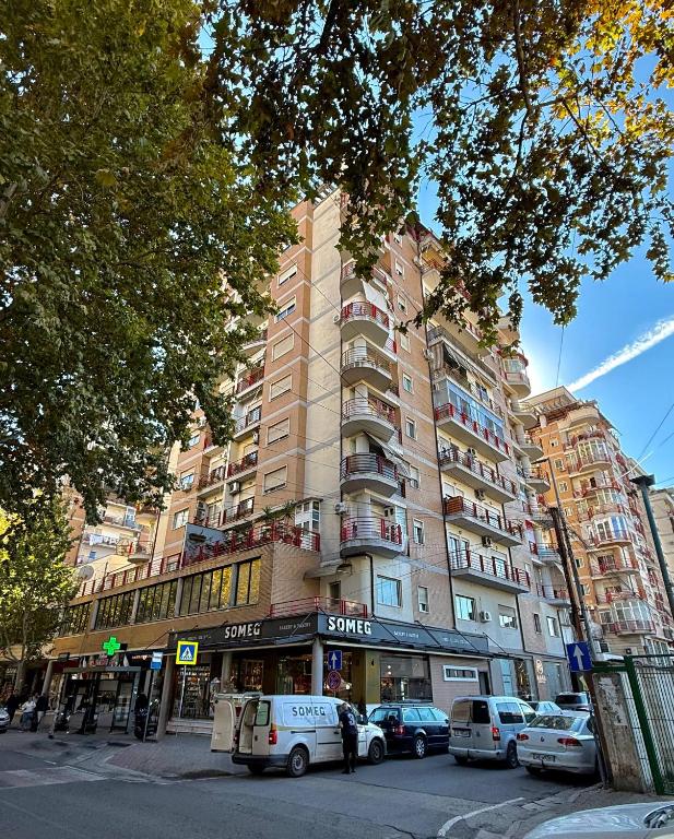 Tirane, jepet me qera apartament 2+1+Ballkon Kati 6, 100 m² 600 € (Tek Kompleksi Vizion +)