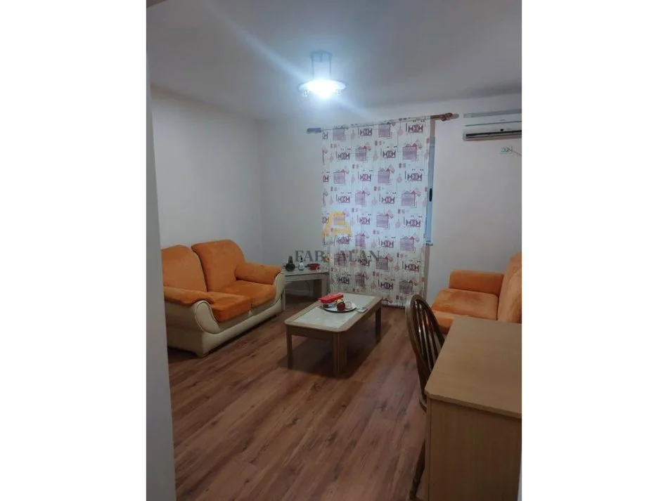 Tirane, jepet me qera apartament 2+1 Kati 2, 450 € (Oxhaku)