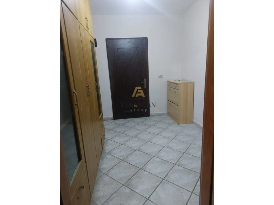 Tirane, jepet me qera apartament 2+1 Kati 2, 450 € (Oxhaku)