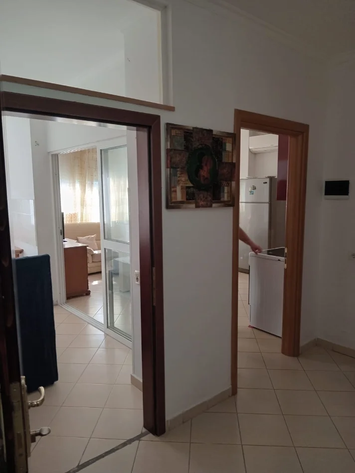 Tirane, jepet me qera apartament 2+1 Kati 3, 100 m² 400 € (Restorant Deliu ne Fresk)