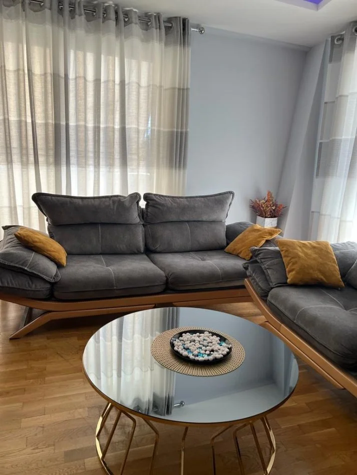 Tirane, jepet me qera apartament 2+1, Kati 5, 100 m² 700€ (Frosina Plaku)