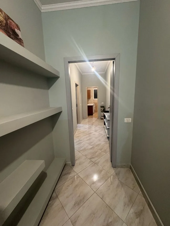 Tirane, jepet me qera apartament 2+1+Ballkon Kati 2, 85 m² 350 € (rruga Marie Kraja)