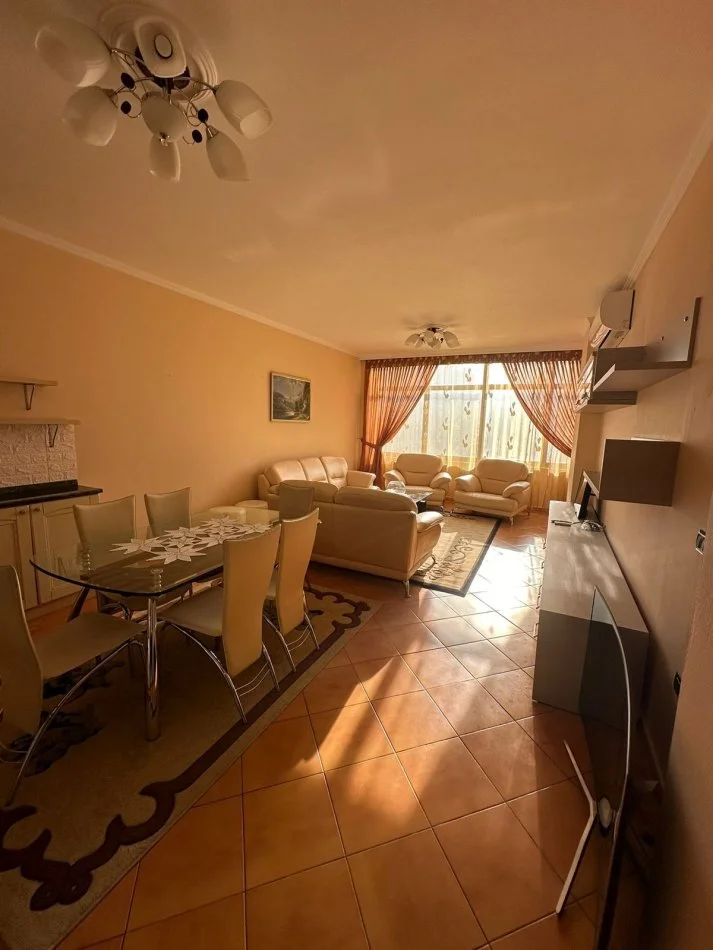 Tirane, jepet me qera apartament 2+1+Aneks+Ballkon Kati 5, 85 m² 550 € (Rruga Kavajes)