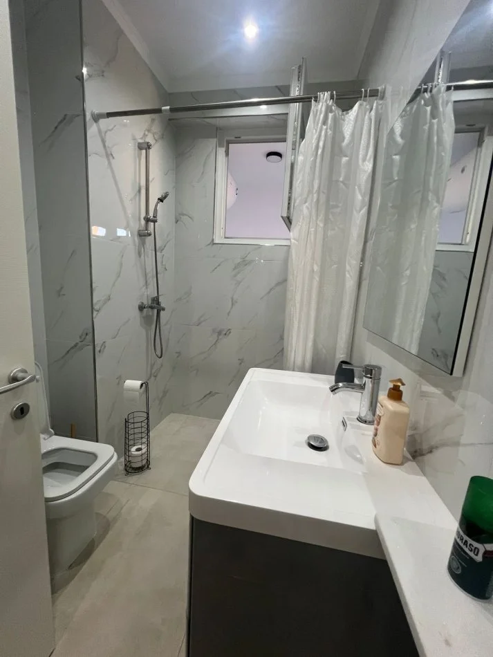 Tirane, jap me qera apartament 2+1+Ballkon Kati 4, 145 m² 600 € (Zogu i Zi tek pallati Logos)