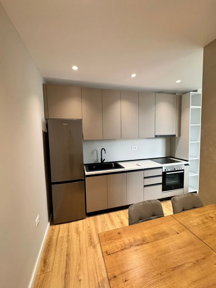 Tirane, shes apartament 1+1+Aneks+Ballkon , 65 m² 146.550 € (rr Kavajes)