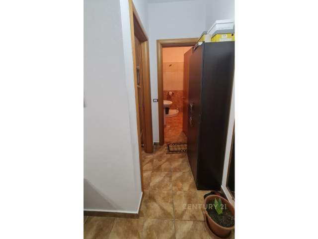 Shitet Apartament 1+1 ne Vasil Shanto, ish-UET /  97.000 Euro
