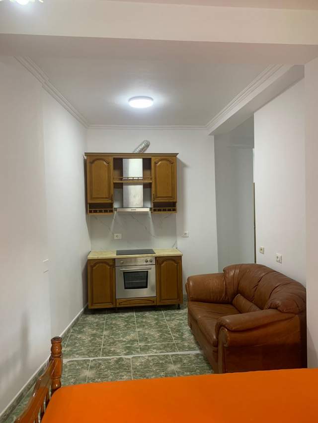 Tirane, jepet me qera garsonier 1+1 Kati 3, 50 m² 400 Euro (Myslym Shyri)