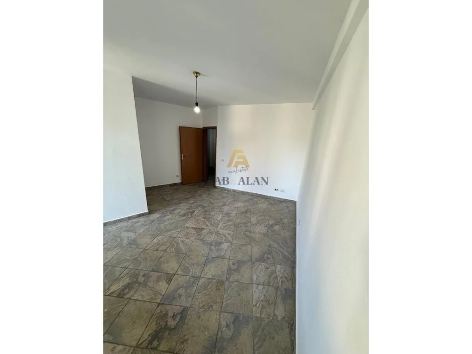 Tirane, shitet garsonier Kati 3, 45 m² 110.000 € (Pazari i Ri)