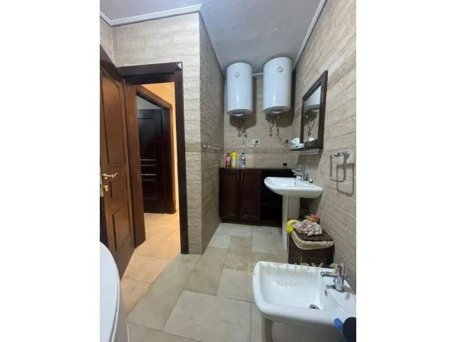 Tirane, jepet me qera apartament 3+1 Kati 9, 110 m² 750 Euro (Milo Tutulani)