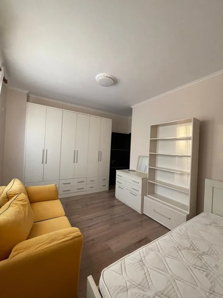 Tirane, jepet me qera apartament 2+1 Kati 2, 96 m² 450 € 