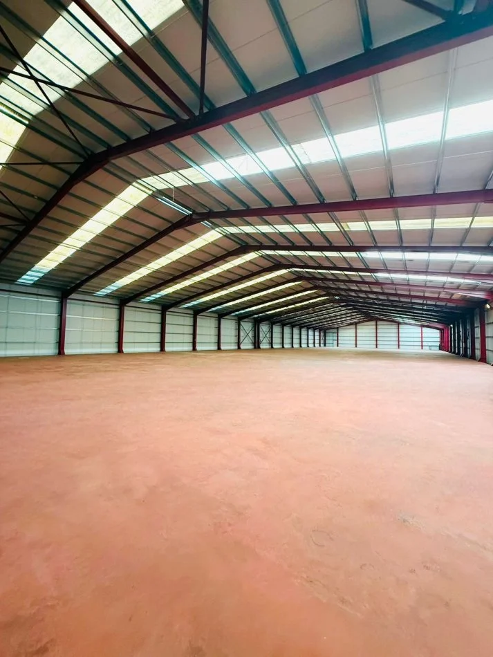 Tirane, jepet me qera magazine Kati 2, 1.500 m² 4.500 € (VAQARR)