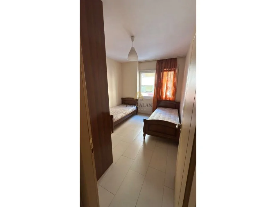 Tirane, jepet me qera apartament 2+1+2 Kati 2, 500 € (Astir)