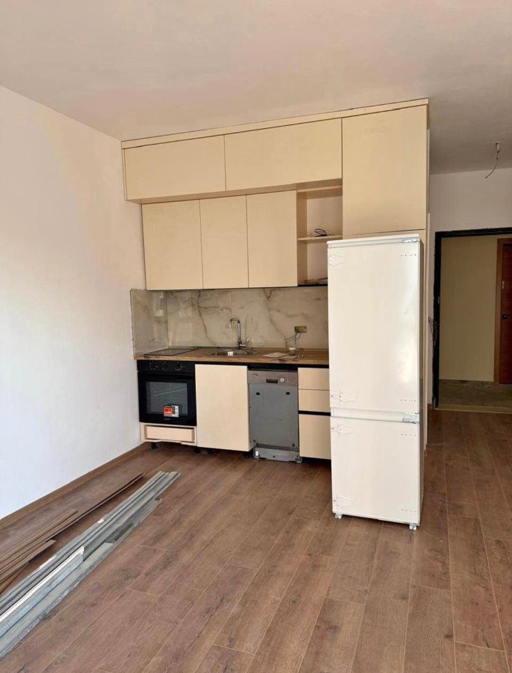 Tirane, jepet me qera zyre Kati 7, 61 m² 600 € (ZOGU ZI)