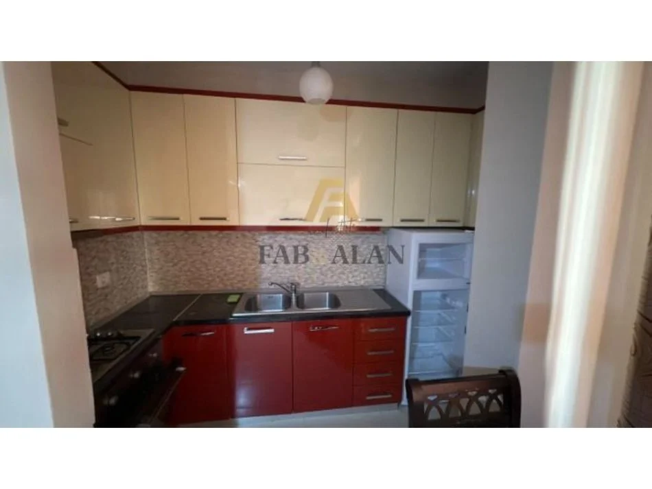 Tirane, jepet me qera apartament 2+1+2 Kati 2, 500 € (Astir)