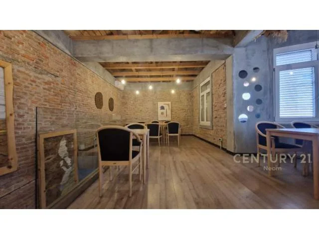 Tirane, shitet bar-resorant Kati 2, 258 m² 1.700.000 Euro (Pazari I ri)