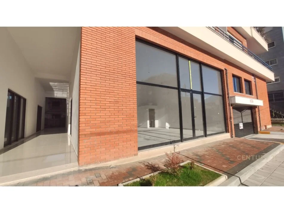 Tirane, shitet dyqan Kati 1, 16 m² (Ali Dem)