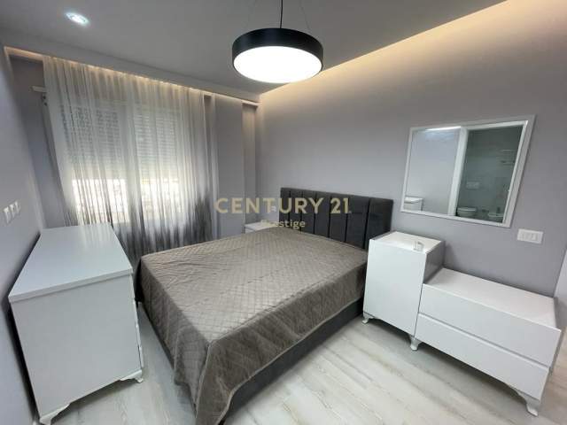 Tirane, jepet me qera apartament 2+1+BLK Kati 7, 100 m² 750 Euro (prane Ambasades Amerikane)