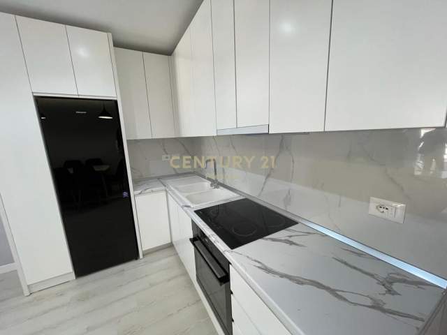 Tirane, jepet me qera apartament 2+1+BLK Kati 7, 100 m² 750 Euro (prane Ambasades Amerikane)