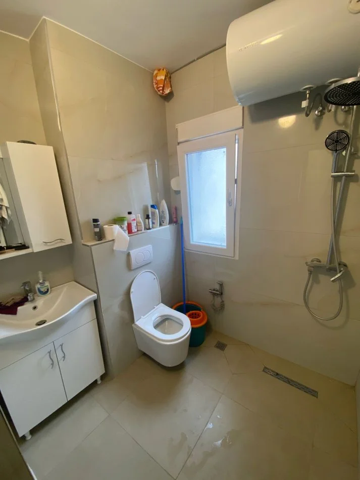 Tirane, jepet me qera apartament 1+1 Kati 5, 70 m² 450 € (Rruga Naim Frasheri, Rruga e Kavajes, 21 Dhjetori.)