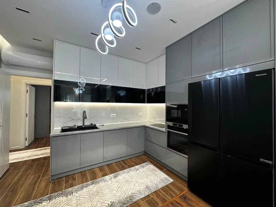 Tirane, jepet me qera apartament 2+1+Ballkon Kati 4, 105 m² 1.000 € (Rruga Dibres)