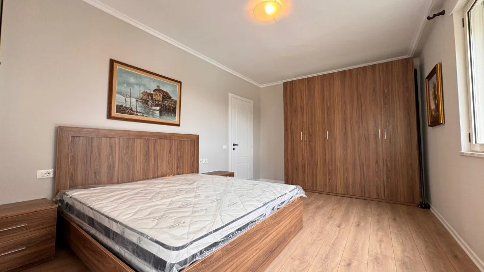 Tirane, jepet me qera apartament 2+1+Aneks+Ballkon , 95 m² 850 € (Liqeni i Thate Radisson)