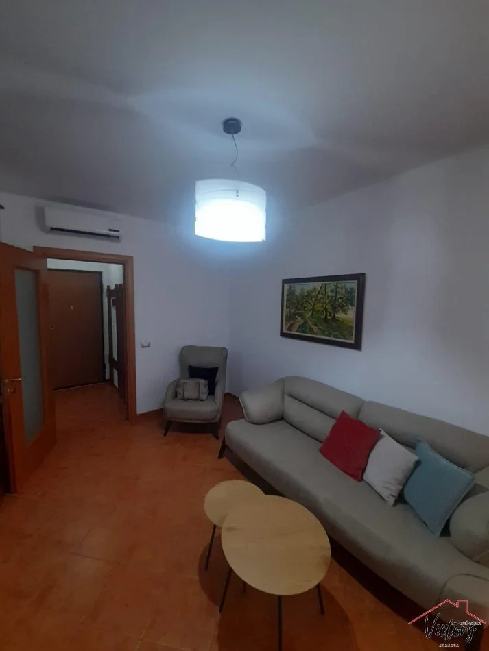 Tirane, jepet me qera apartament 2+1 Kati 6, 75 m² 600 € (Zogu i zi)