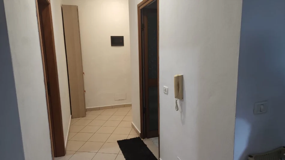 Tirane, jap me qera apartament 1+1+Ballkon Kati 8, 71 m² 300 € (Rruga Loni Ligori ( residenz Rafaelo 2002))