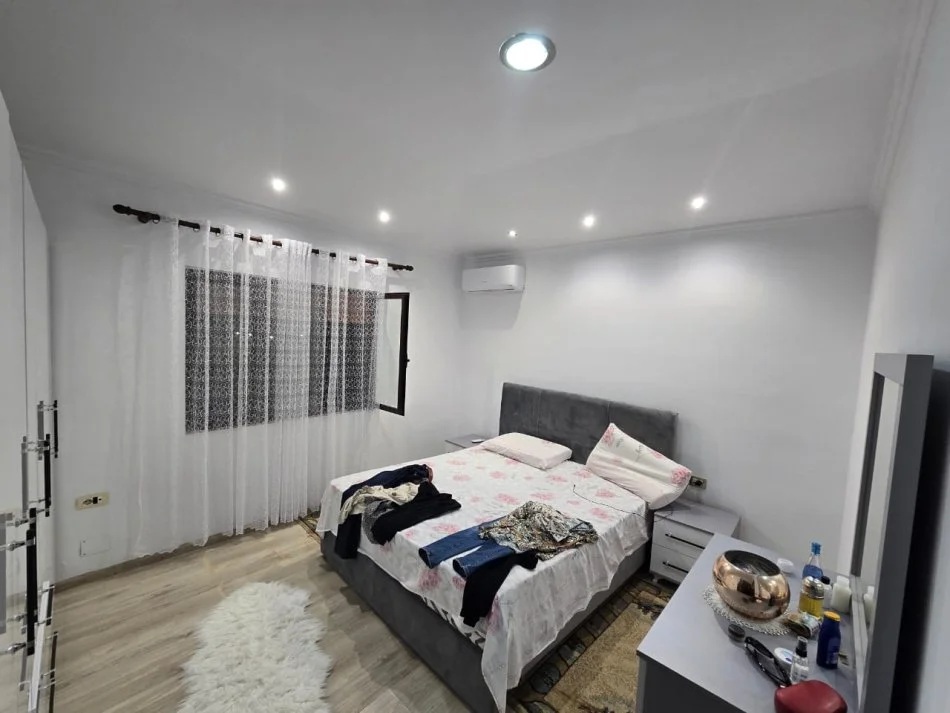Tirane, jepet me qera 2+1+Ballkon , 90 m² 450 € (jordan misja)