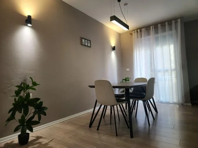 Tirane, jepet me qera apartament 1+1+Aneks+Ballkon Kati 2, 65 m² 650 € (rruga myslym shyri)