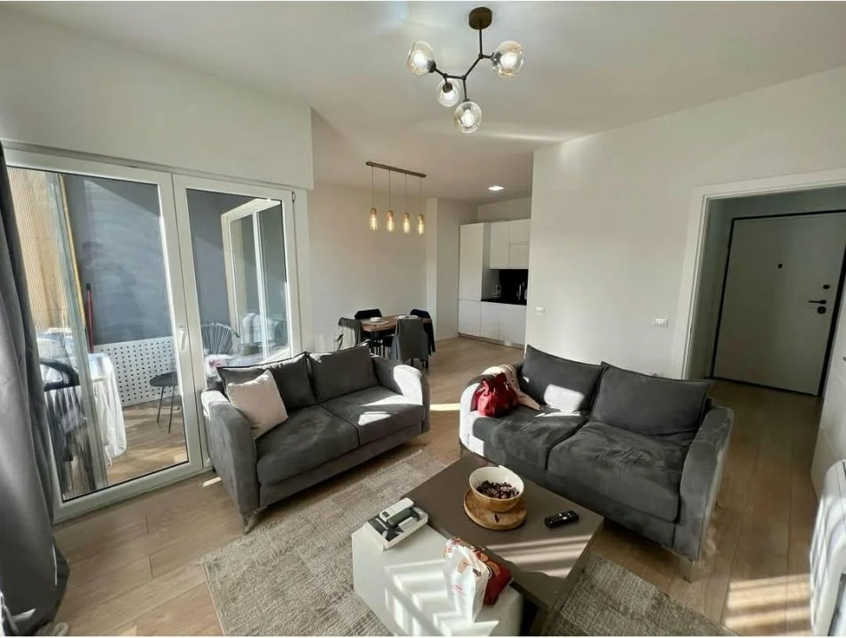 Tirane, jepet me qera apartament 2+1 Kati 4, 120 m² 1.300 € (Rruga e kosovareve)