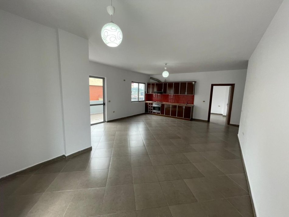 Tirane, shitet apartament 1+1 Kati 7, 123 m² 120.000 € (Pallatet e Verdha)