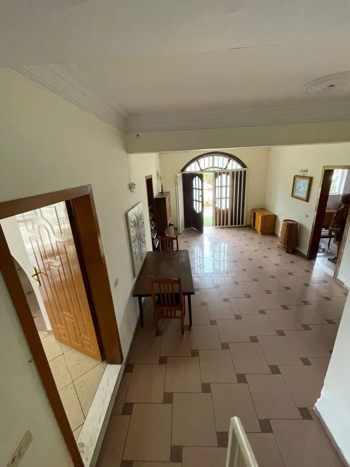 Tirane, jepet me qera shtepi 3+1 Kati 1, 110 m² 400 € (kinostudio)