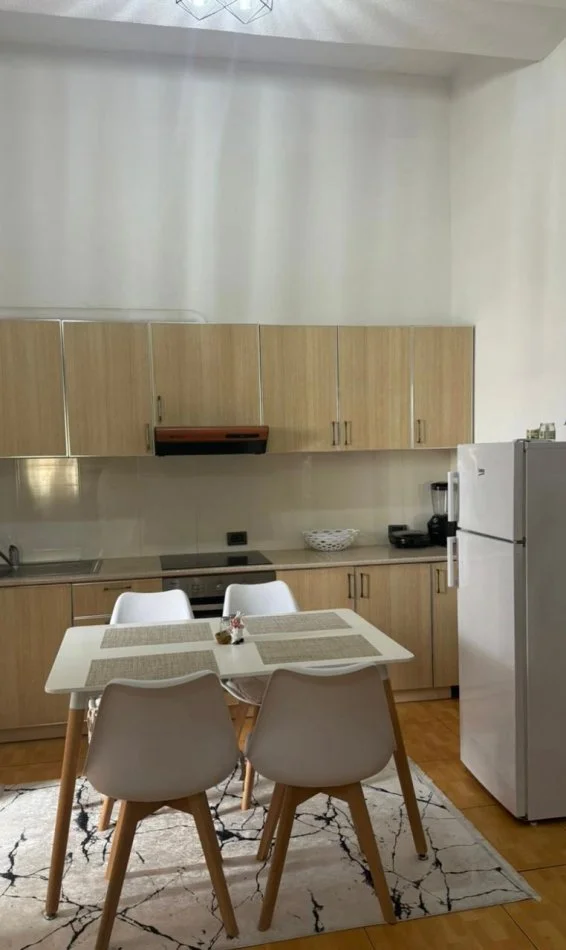 Tirane, jepet me qera apartament 1+1+Ballkon Kati 1, 65 m² 550 € 