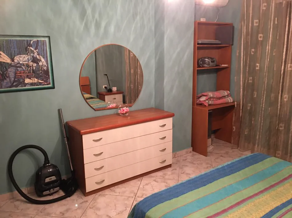 Tirane, jepet me qera apartament 1+1 Kati 2, 70 m² 750 € (Liceu Artistik)
