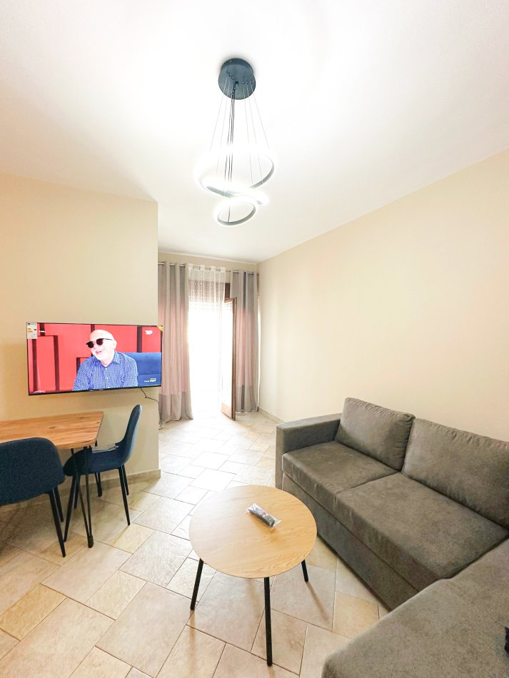 Tirane, jepet me qera apartament 1+1+Ballkon Kati 15, 65 m² 650 € (kostandin Kristoforidhi)