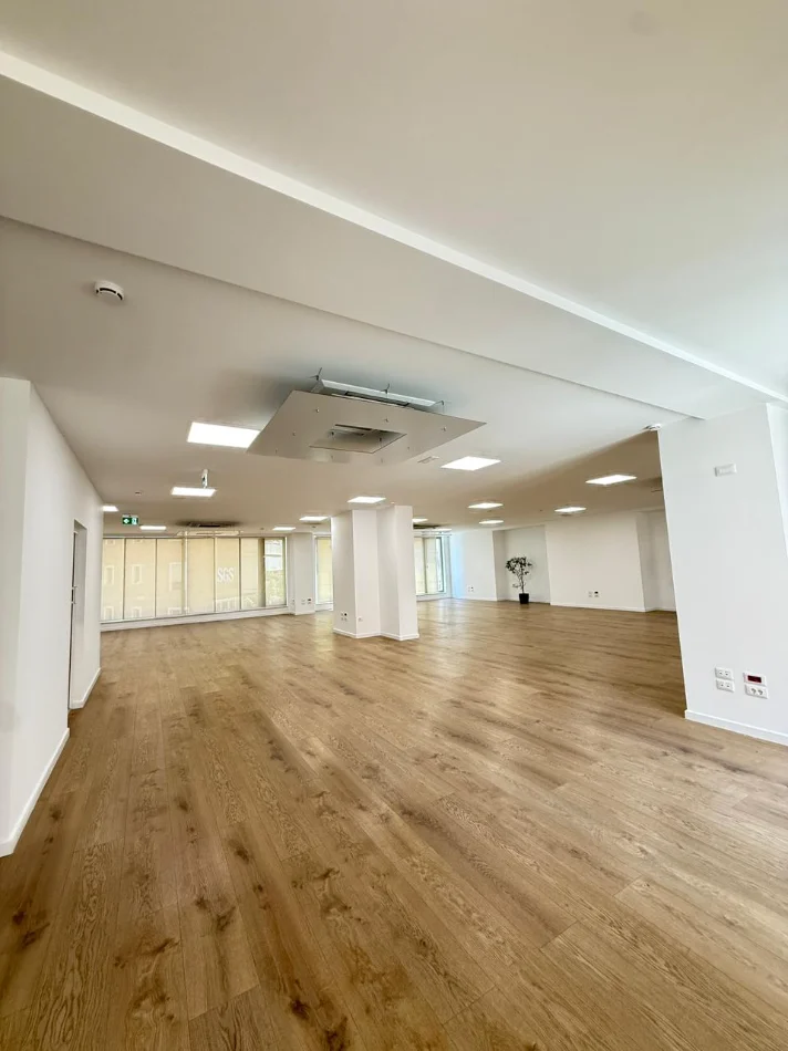 Tirane, jepet me qera zyre Kati 2, 583 m² 11.000 € 