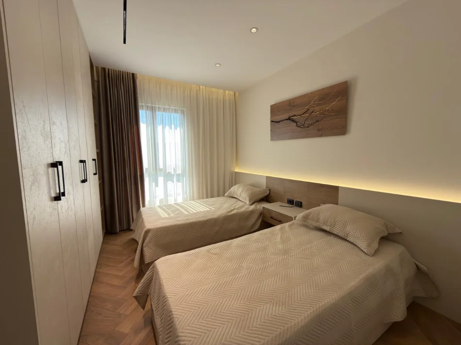 Tirane, shitet apartament 2+1+Ballkon Kati 7, 101 m² 252.000 € (Pallati me Shigjeta)