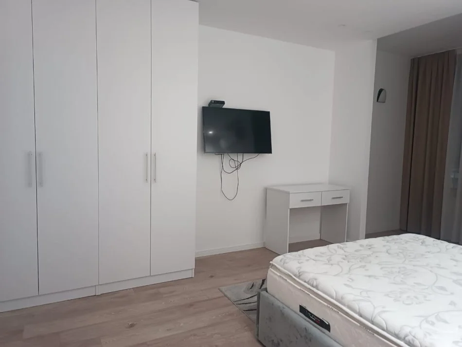 Tirane, jepet me qera apartament 2+1 Kati 3, 650 € 