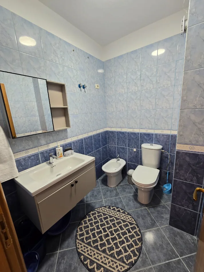 Tirane, jepet me qera apartament 2+1+Ballkon Kati 8, 115 m² 700 € (5 Maji)