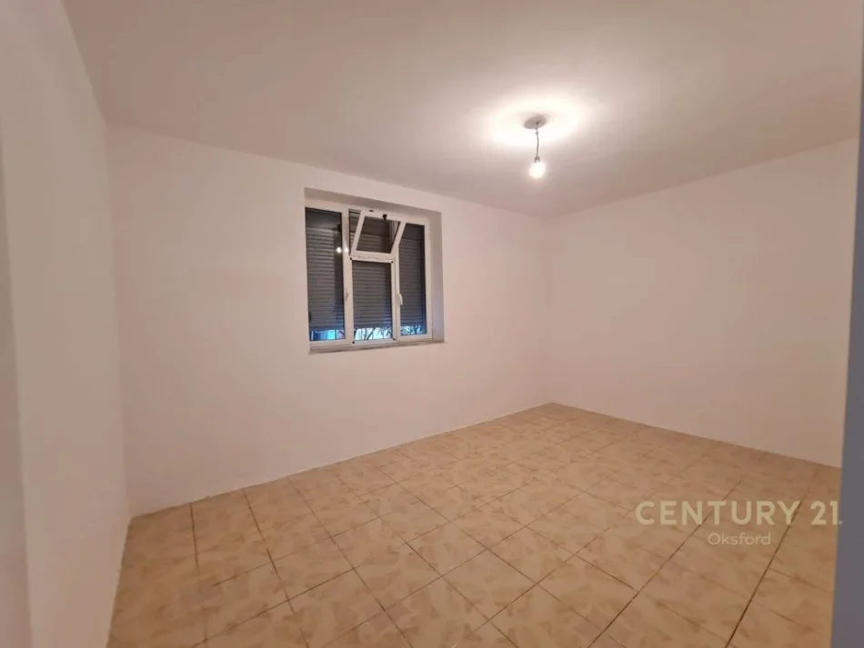 SHITET APARTAMENT 2+1 TE 21 DHJETORI RRUGA KAVAJES!