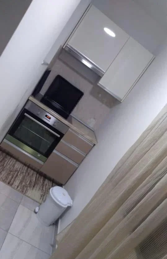 Apartament 1+1 me qera tek restoran durresi (400 euro)