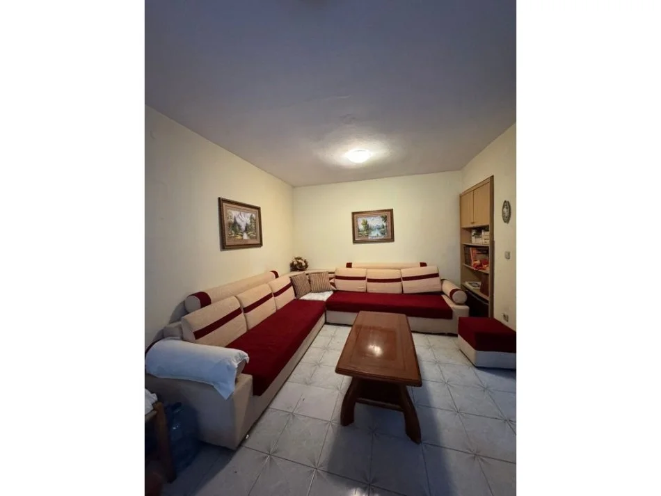 Tirane, jepet me qera apartament 1+1 Kati 2, 60 m² 450 € (Ambasades Amerikane)