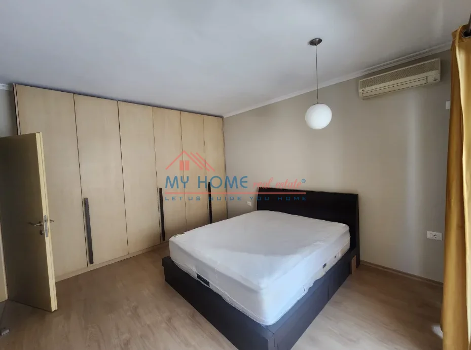 Tirane, jepet me qera apartament 2+1+Ballkon Kati 4, 110 m² 800 € (Rruga Tish Dahia)