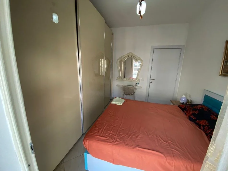 Jepet me qera apartament 1+1+Ballkon Kati 5, 65 m² 450 € (Rruga Bedri Karapici, Tirana Golden Park, perballe spitalit amerikan 3)