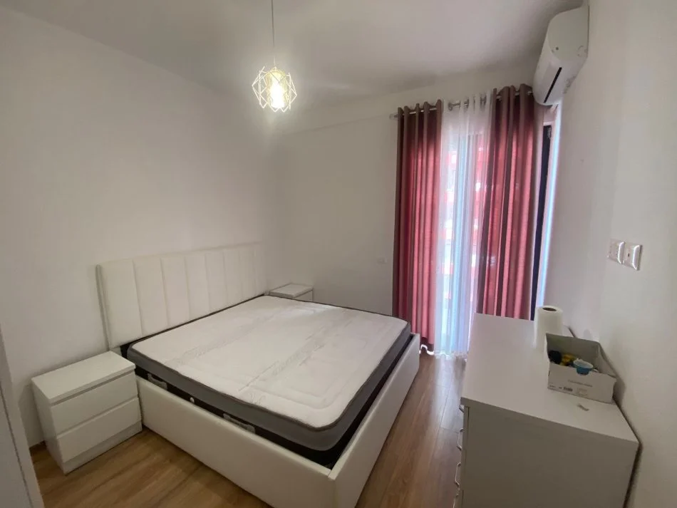 Tirane, jepet me qera apartament 2+1 Kati 5, 110 m² 600 € (Rruga e Dibres)