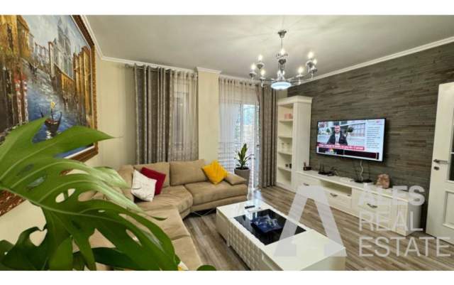Tirane, shes apartament 1+1 Kati 2, 90 m² 165.000 Euro (liqeni i thate)