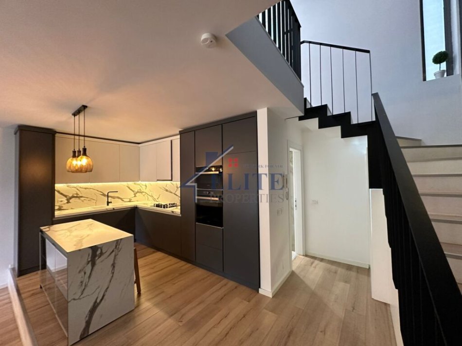 Tirane, jepet me qera apartament duplex 2+1 Kati 0, 132 m² 1.400 € (Olive Grove)